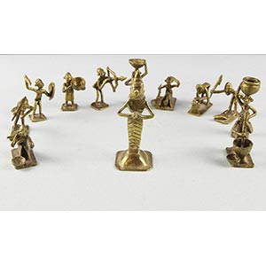 Lotto di 12 sculturine in bronzo dorato di ... 
