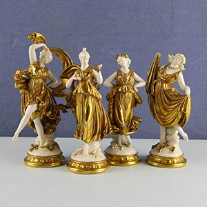 Quattro sculture “Menadi danzanti“ in ... 