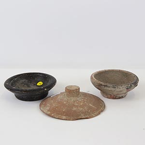 Lotto di coperchietto in ceramica etrusca ... 