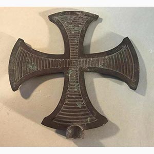 Croce celtica in bronzo brunito e inciso a ... 