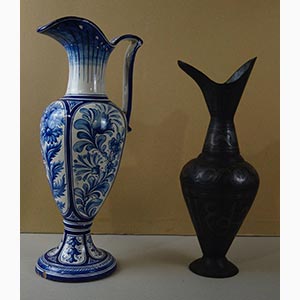 Lotto di vaso in ceramica dipinta a fiori ... 