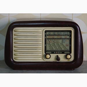 Radio a valvole vintage marca Geloso Milano
