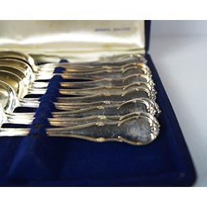 Dodici cucchiaini in argento ... 