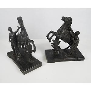 Coppia di sculture in metallo brunito ... 