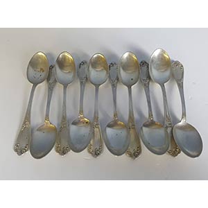 Dieci cucchiaini in argento liscio con parti ... 
