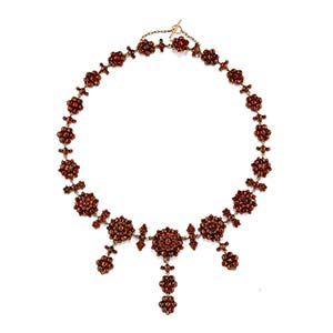 A silver and red garnet necklaceWeight g ... 