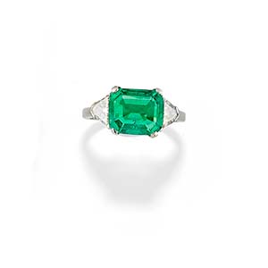 A platinum and emerald ringWeight g 5,21 ... 