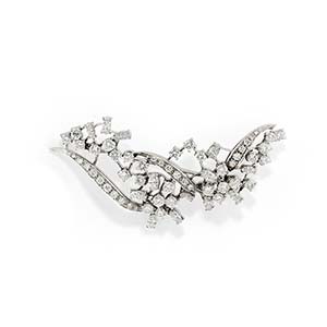 A 18K white gold and diamond broochWeight g ... 