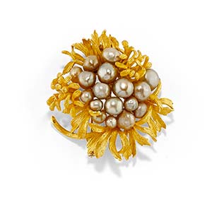 A 18K yellow gold and pearl broochWeight g ... 