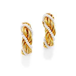 A 18K yellow gold and pearl earringsWeight g ... 