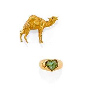 A 18K yellow gold and green gemstone ... 