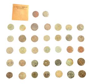 Lotto di 37 tessere mercantili in bronzo