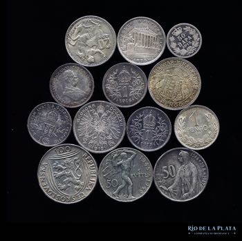 Lote 03 - 13 monedas de plata. ... 