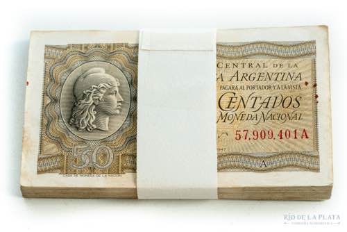 Argentina. Fajo x 100 billetes 50 ... 