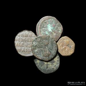 Byzantine. Lot x 5 bronze coins interesting ... 