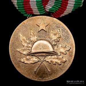Italia. Medalla 50 Aniversario de  la 1º ... 