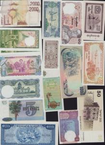 Lot of World paper money: Italy, India, Viet ... 