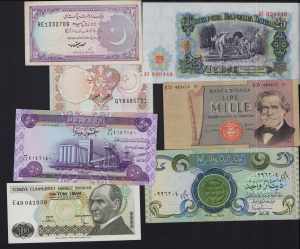 Lot of World paper money: Italy, Pakistan, ... 