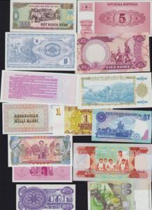 Lot of World paper money: Slovenia, Latvia, ... 