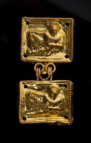 Etruscan gold belt-hook depicting ... 