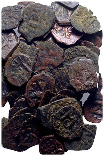 Lot of 50 Byzantine Æ coins, to ... 