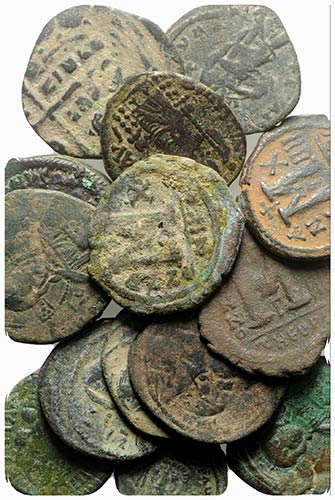 Lot of 15 Byzantine Æ coins, to ... 