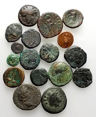 Mixed lot of 17 Greek, Roman and ... 