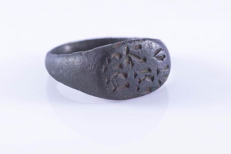 Roman Bronze Ring with incised ... 
