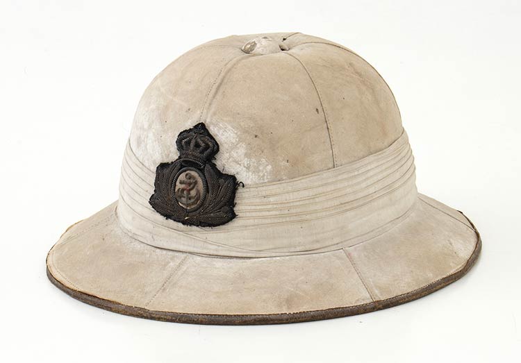Officers pith helmet of the royal ... 