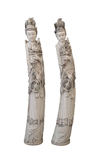 A PAIR OF LARGE IVORY CARVED ... 
