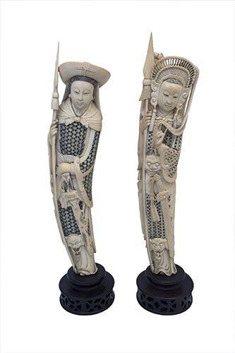 A PAIR OF IVORY CARVINGS OF ... 