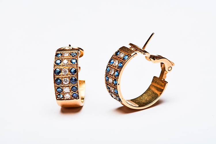 CIRCLE EARRINGS WITH SAPPHIRES AND ... 