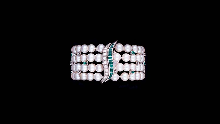 BRACELET WITH PEARLS AND EMERALDS ... 