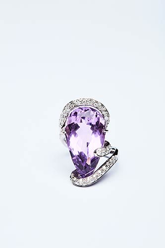 RING WITH DIAMONDS  AND AMETHYST  ... 