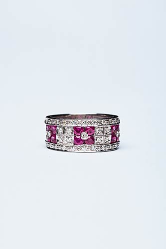 BAND RING WITH SMALL FLOWERS  ... 