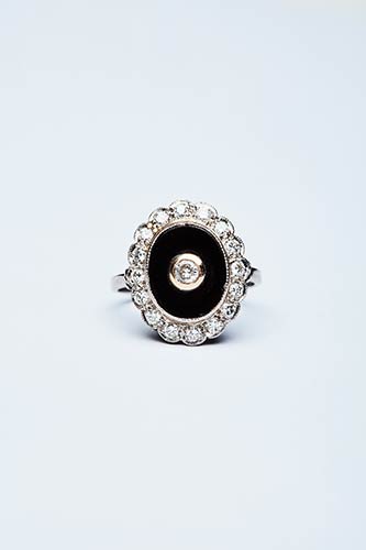 FLOWER RING WITH ONYX AND ... 