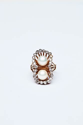 RING  WITH PEARLS

Handcrafted  ... 