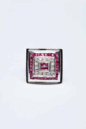SQUARE RING

Handcrafted  Art ... 