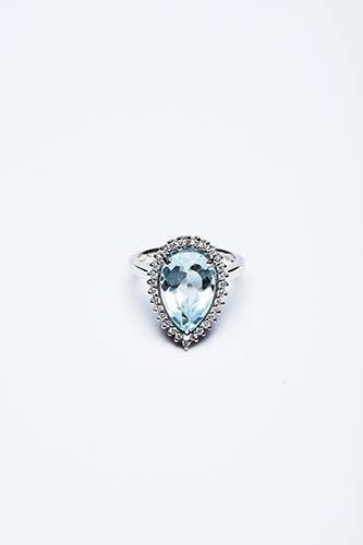 RING WITH AQUAMARINE  Ring made in ... 