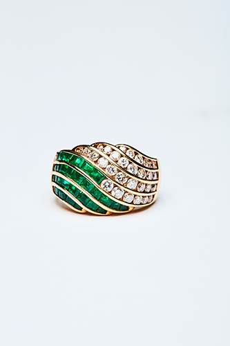 RING WITH EMERALDS AND BRILLIANT ... 