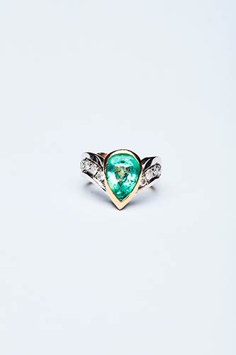 RING WITH COLOMBIAN EMERALD  ... 