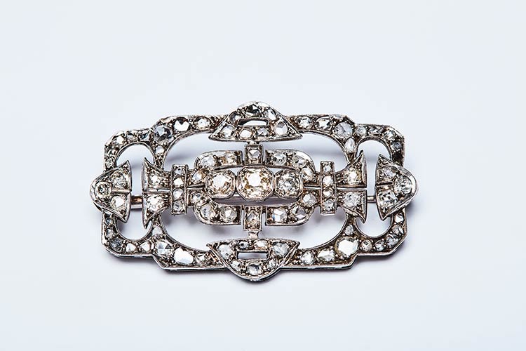 ROSE CORONE’ BROOCH

Handcrafted ... 