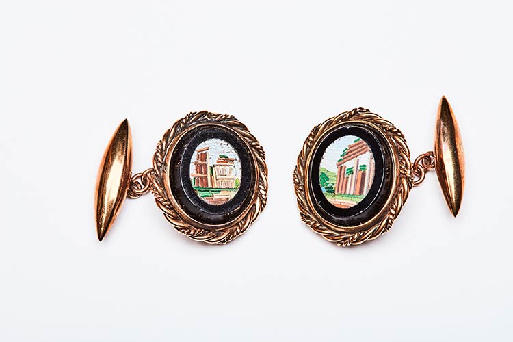 GOLD CUFFLINKS WITH ... 