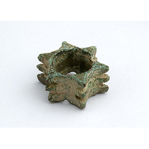 Anello cuspidato in bronzo
III - I ... 