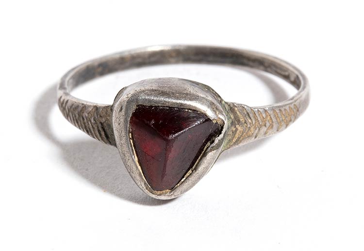 Reinassance Silver Ring with Red ... 