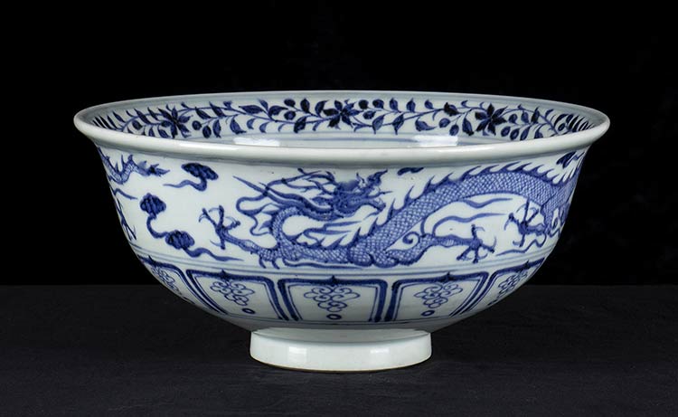 A LARGE BLUE AND WHITE PORCELAIN ... 
