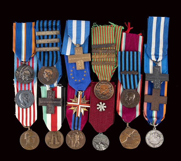 A lot of 16 medals brass. silver A ... 