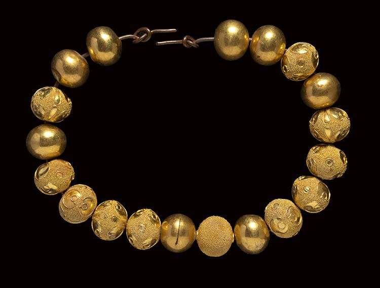 A group of 19 etruscan gold ... 