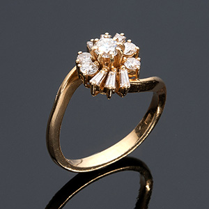 18K GOLD AND DIAMONDS RING; ; ... 
