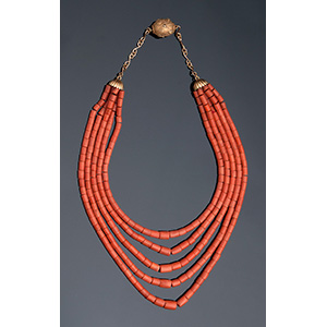 18K gold coral necklace; ; 5 ... 